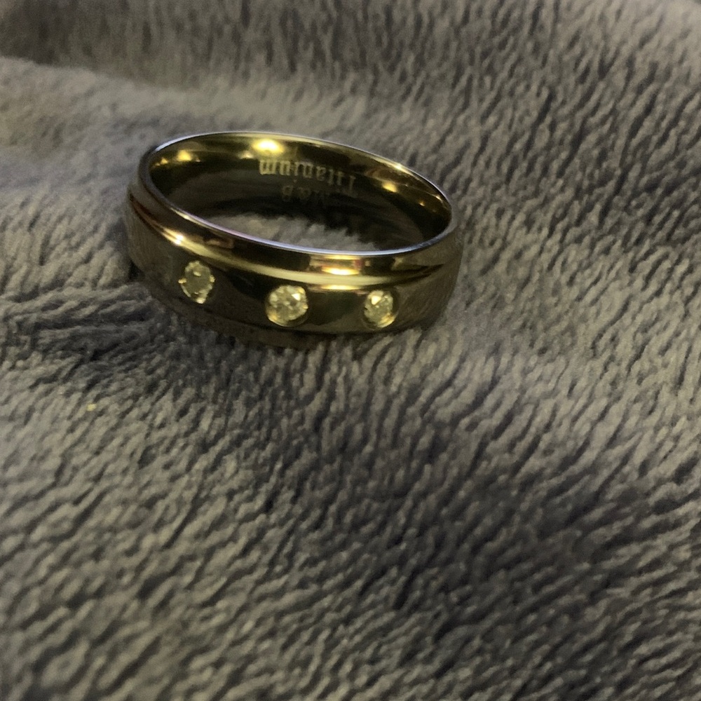 New titanium Ring with Clear Stones